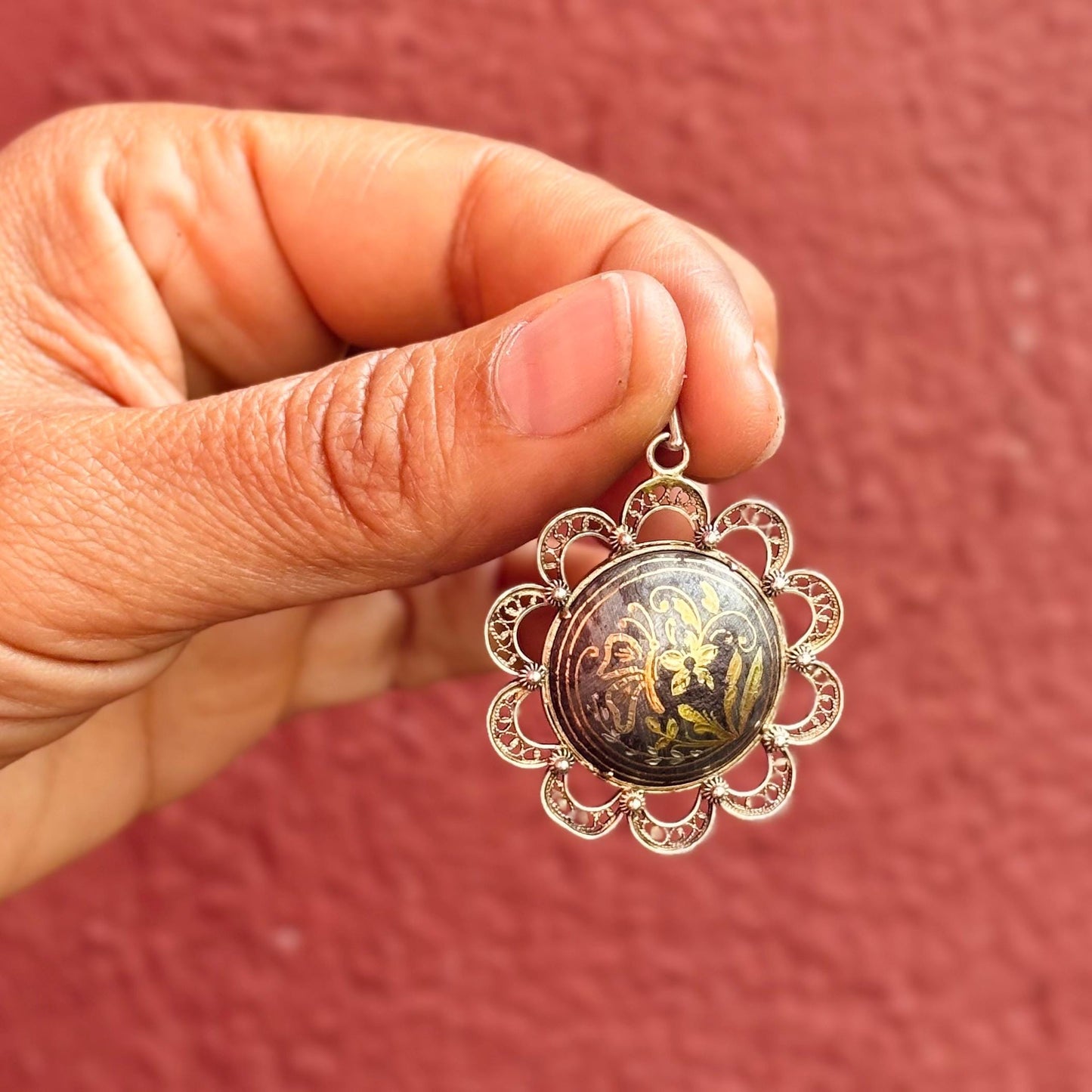 Pendentif vintage damasquiné de Tolède - Bijou espagnol en filigrane