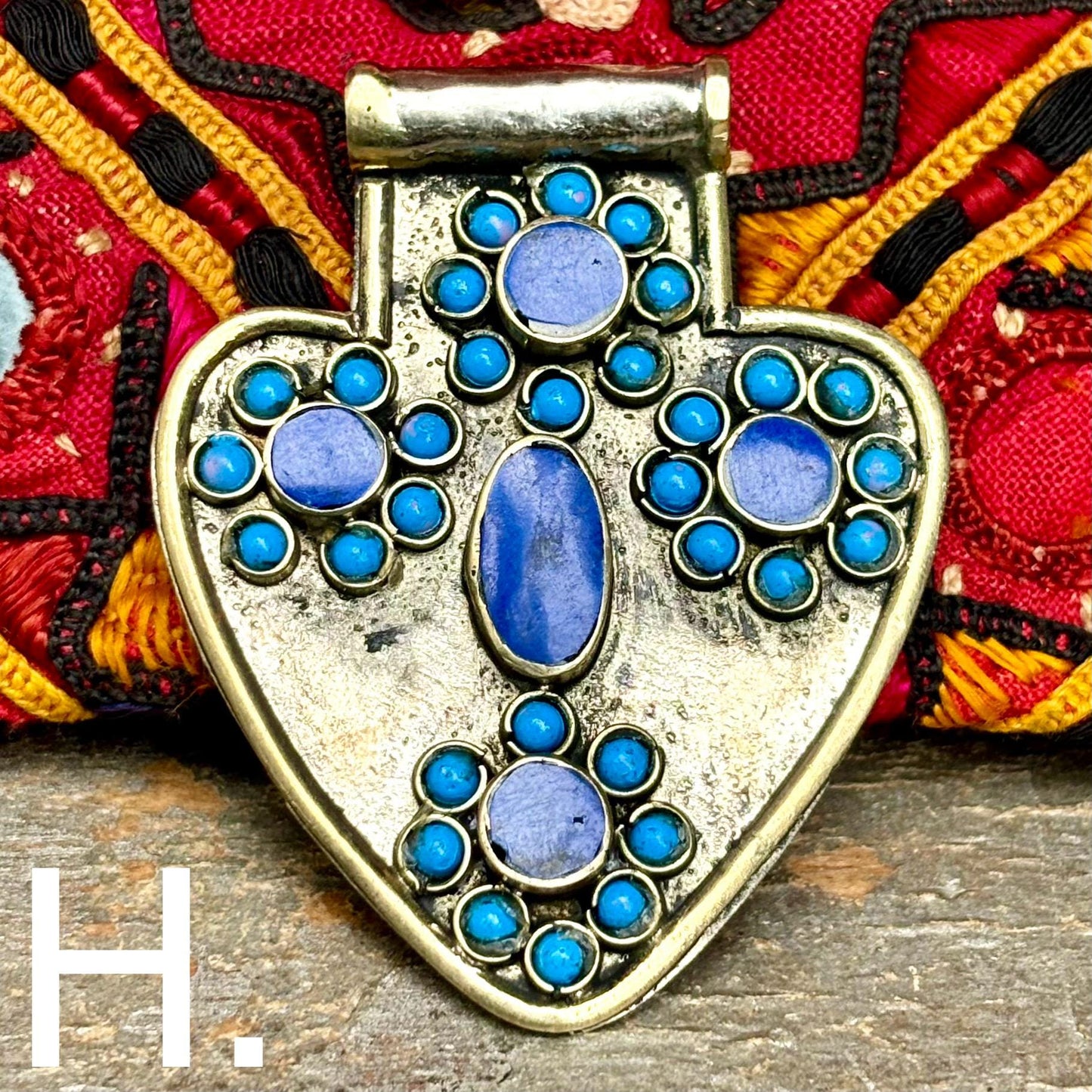 Pendentif argenté cœur avec pierre, Asyk tribal vintage, Bijou Turkmène ethnique ancien, Tribu nomade Asie, Bijou oriental festival, Cadeau