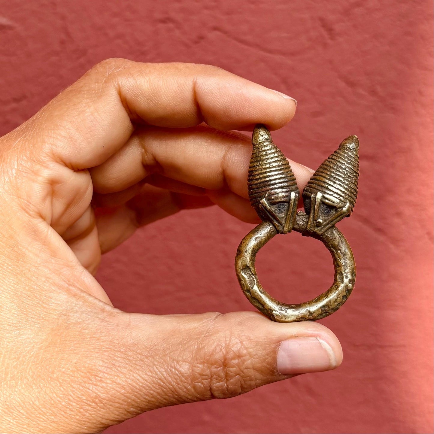 Bague amulette Dogon ancienne en bronze - Bijou tribal du Mali