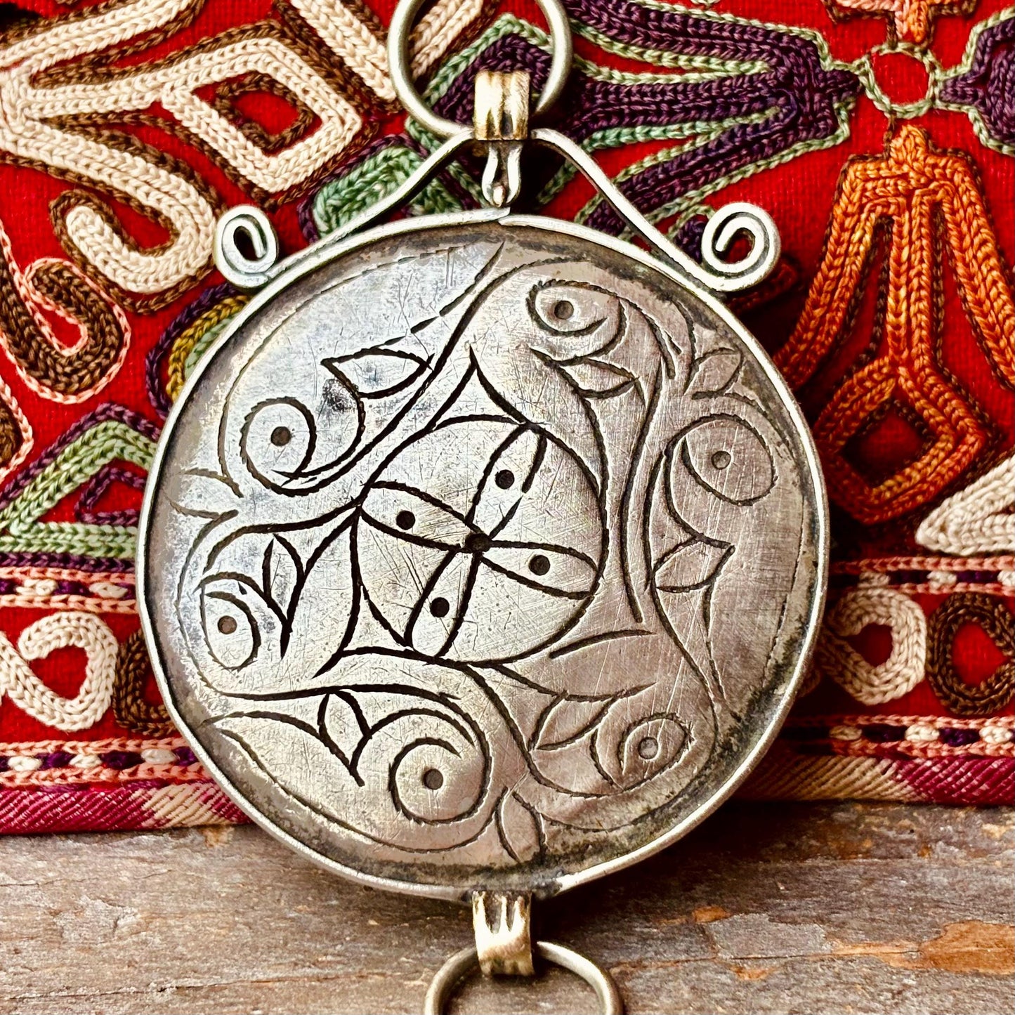 3 disques pendentifs ornement tribal, Boucle de ceinture ronde métal argenté, Charm ethnique afghan, Fabrication bijoux Danse orientale