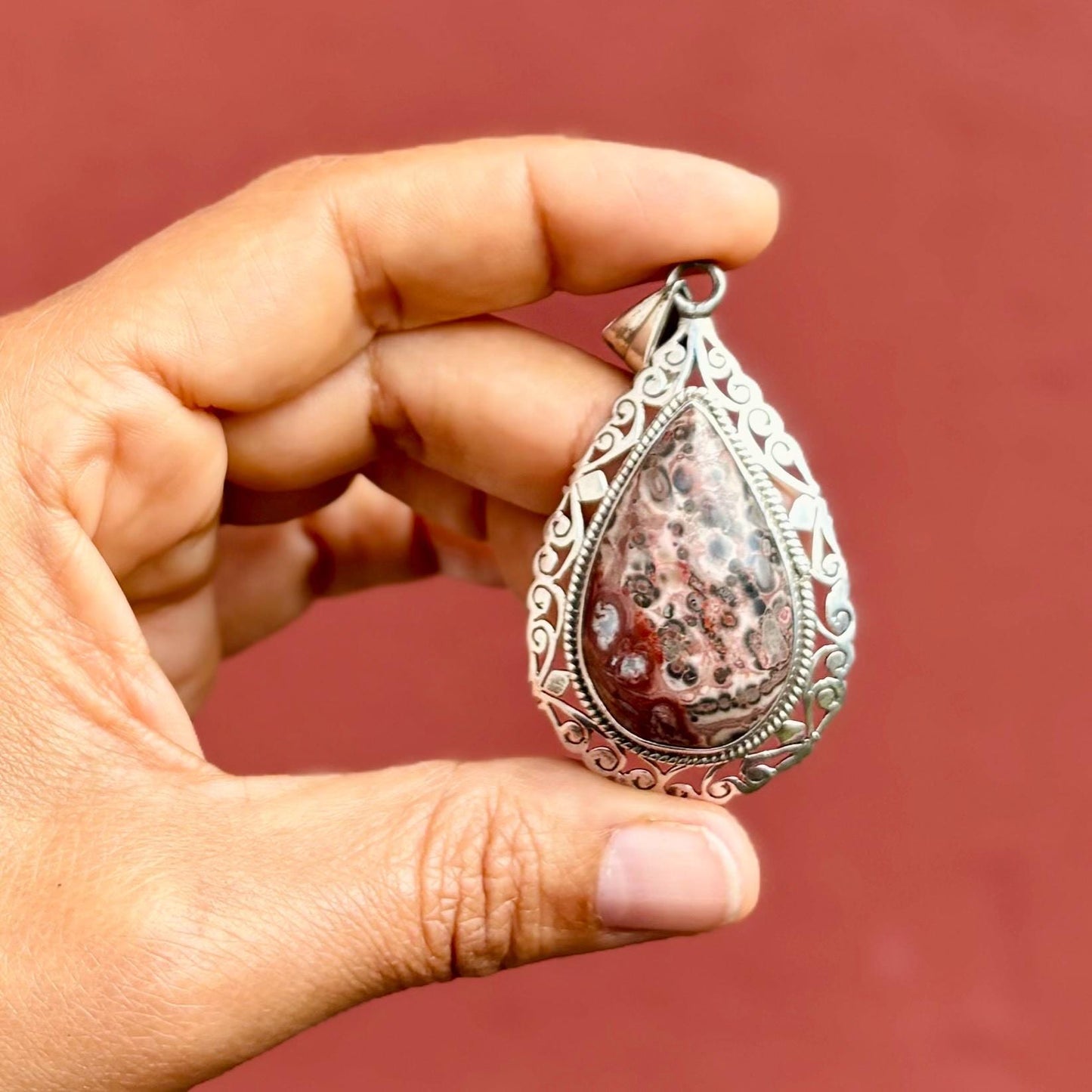 Silberanhänger Leopardenjaspis, Tropfenanhänger aus natürlichem Vintage-Stein, Handgefertigter indischer orientalischer asiatischer Schmuck, Halskette mit Stein