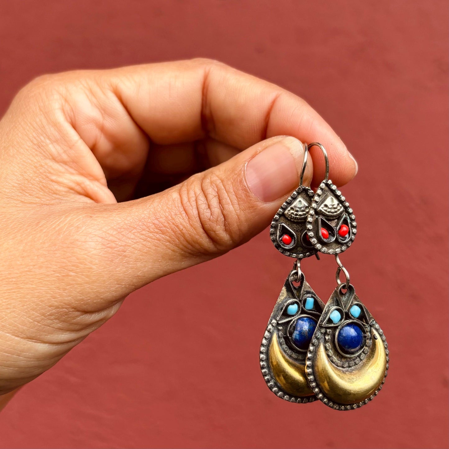 Boucles d’oreille lapis lazuli, Croissant de lune doré, Boucles ethnique tribales orientales, Bijoux afghans, asiatiques, Cadeau pour amie