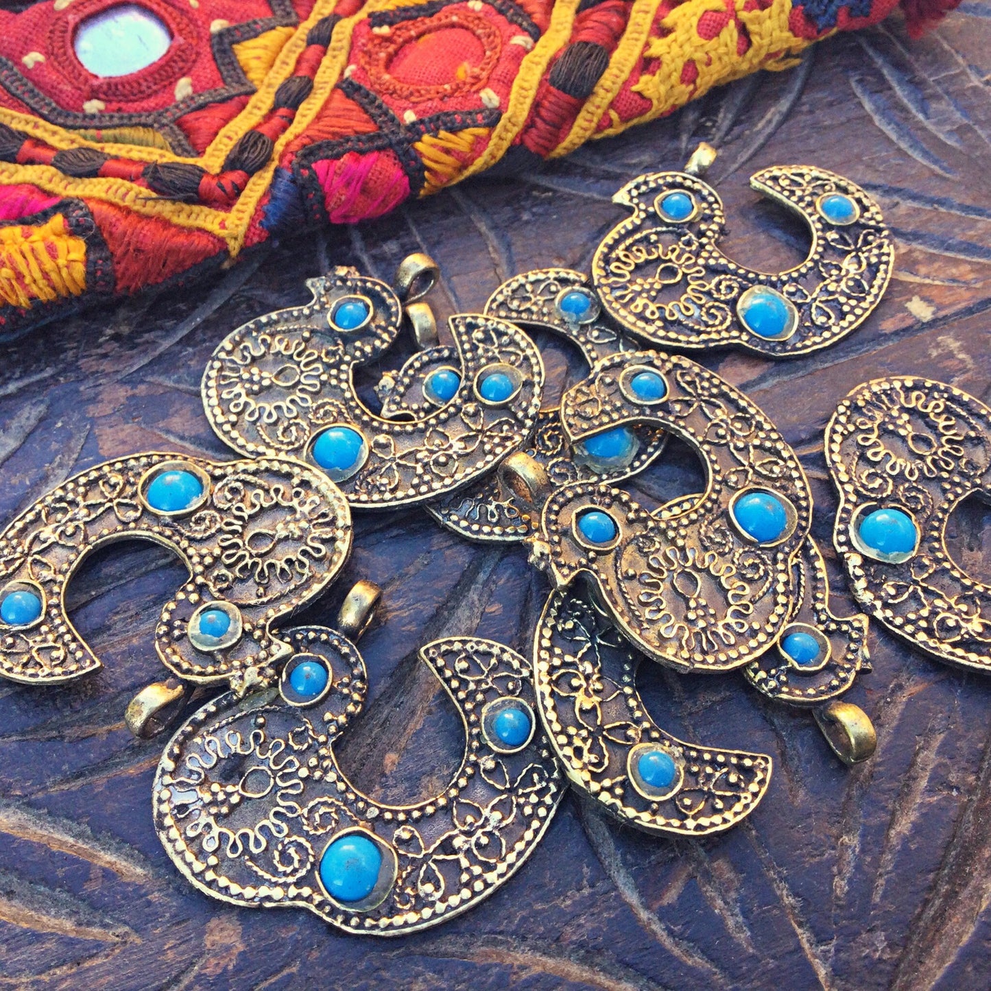 4 breloques charms oiseau, Pendentif tribal ethnique oriental afghan, Fabrication Création de bijoux boho ethniques tribaux, Paon verre bleu