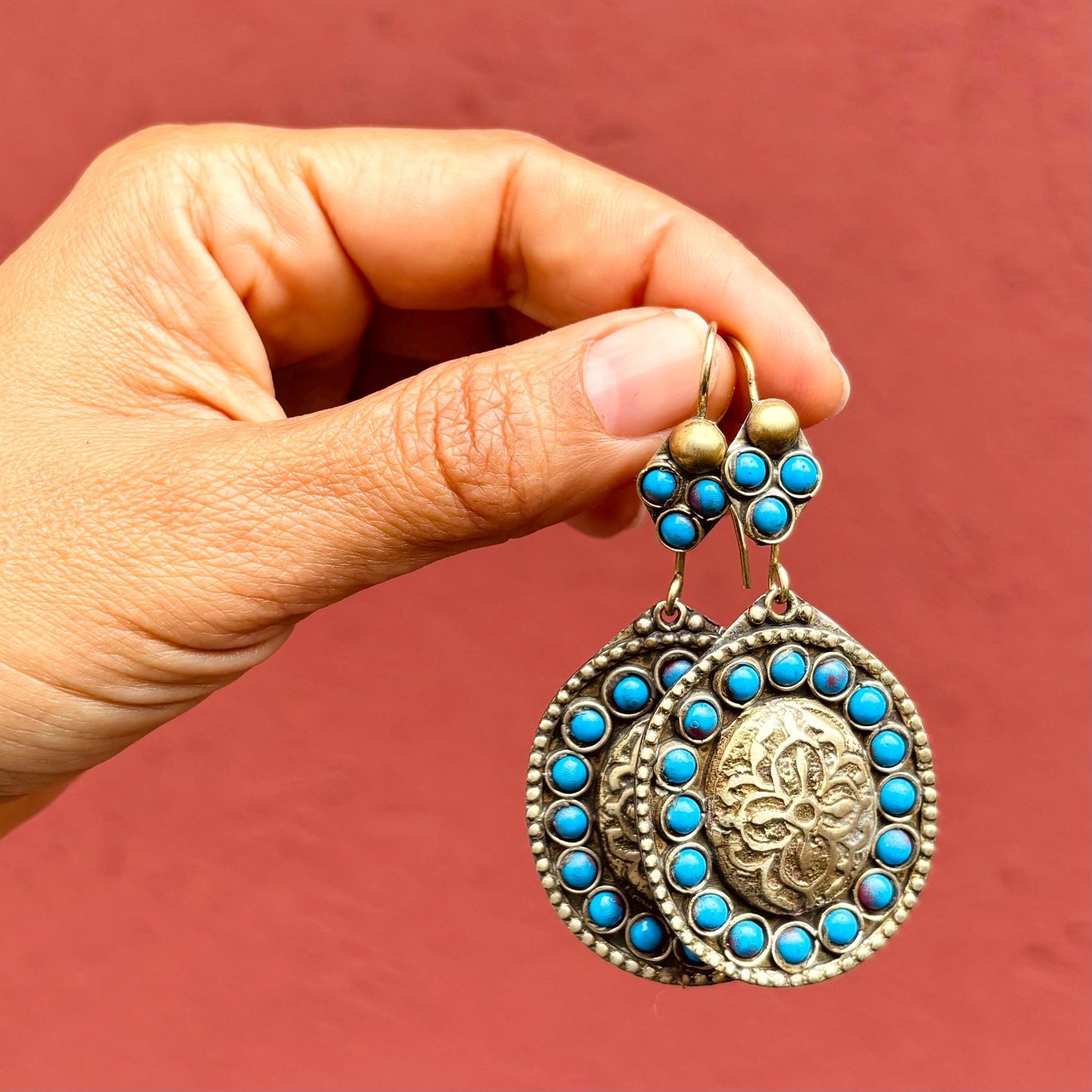 Boucles d'oreilles ovales dorées élégantes Kazakh - Bijou ethnique tribal oriental