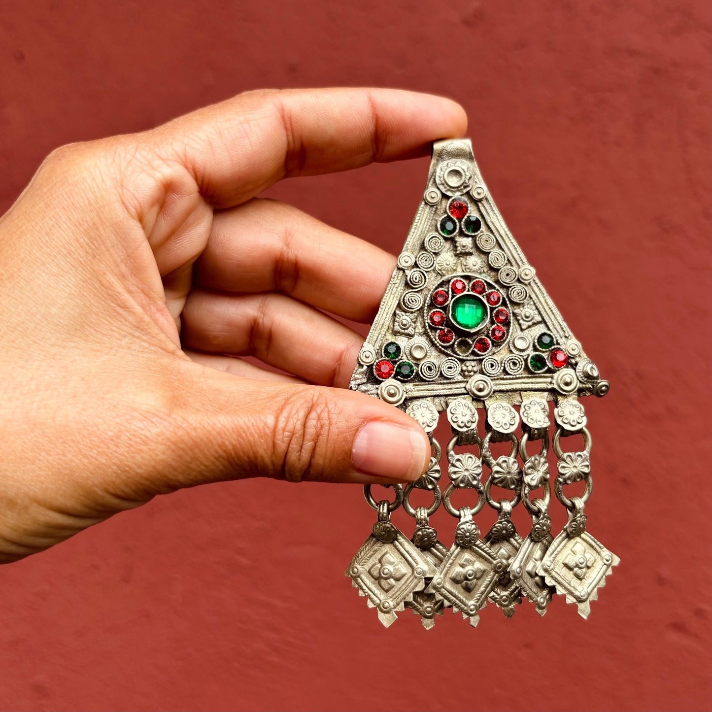 Pendentif tribal triangle vintage, Ornement ethnique danse orientale tribal fusion, Bijou asiatique Afghan Kuchi, Bijou boho chic ancien