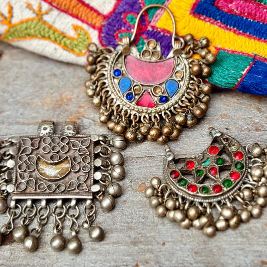 Pendentifs vintage multicolores grelots, Charm tribal boho, Costume festival ethnique gypsy folklorique Tribu nomade afghane Kuchi, Lot de 3