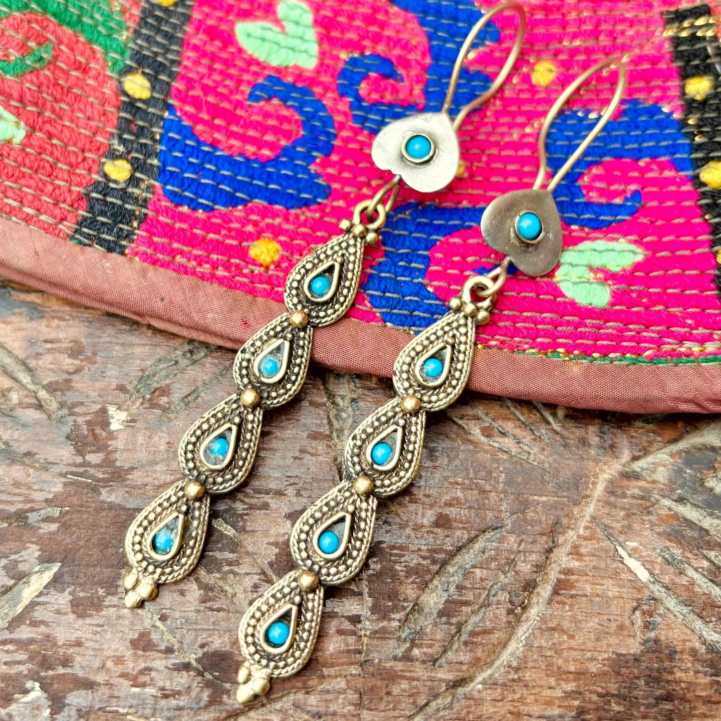 Boucles d’oreille boho ethniques tribales vintage, Bijou oriental asiatique Afghan, Boucles longues rigides pierre bleue, Cadeau pour femme