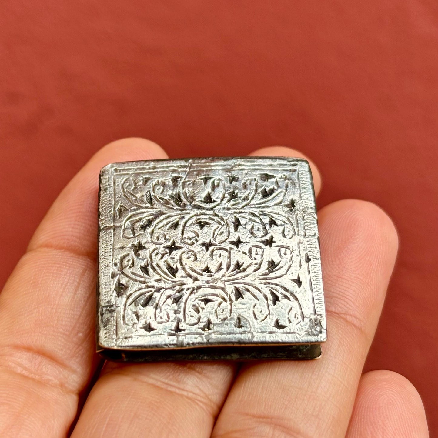 Berberische Amulett-Pendelleuchte aus nielliertem Silber, alter Talisman Schutz Maghreb Marokko rechteckig Kitab, ethnische antike Tribal-Schmuck