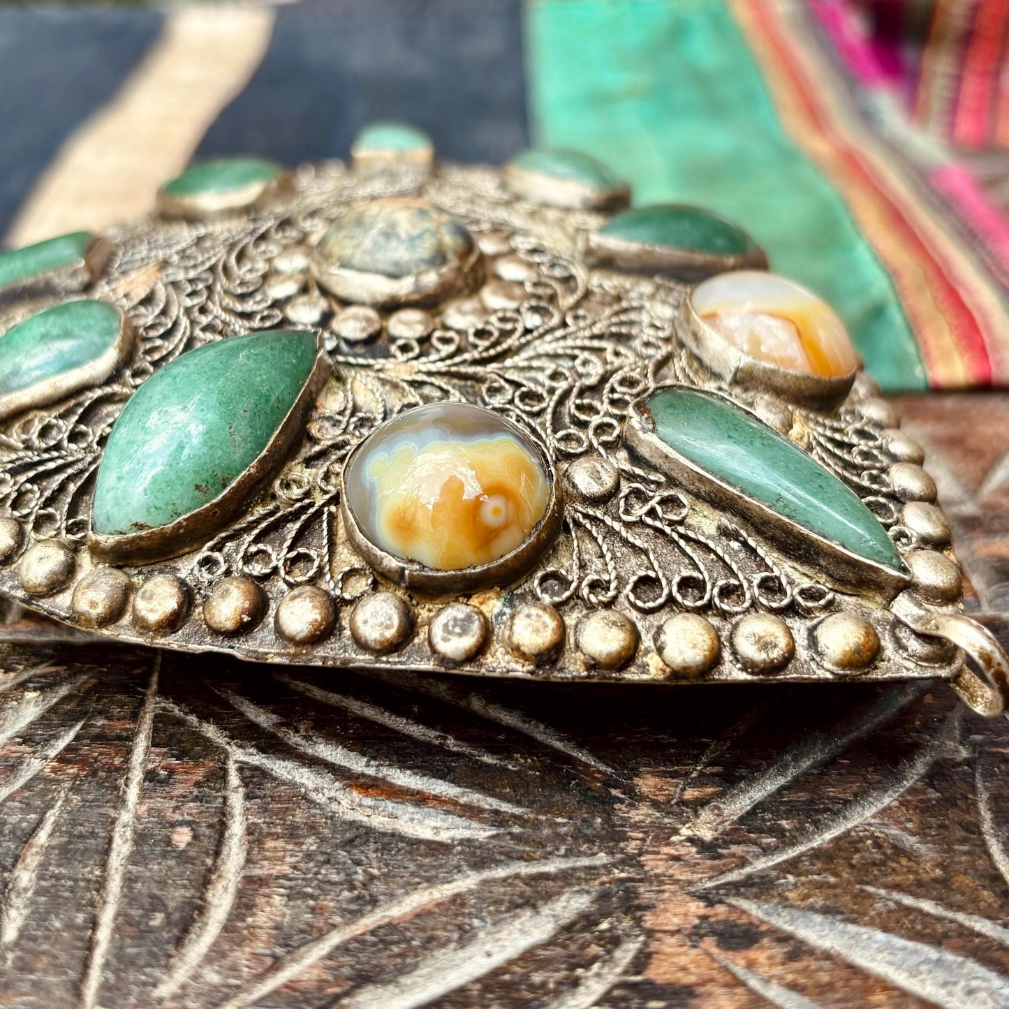 Pendentif ethnique tribal pierre verte, Bijou boho festival Coachella, Grand pendentif vintage voyant filigrane Sajai indien, Tribal fusion