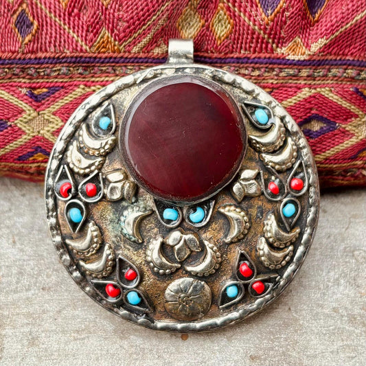 Pendentif rond doré cornaline, Pendentif pierre ethnique tribal boho afghan, Bijou ethnique asiatique oriental vintage tribu, Cadeau femme