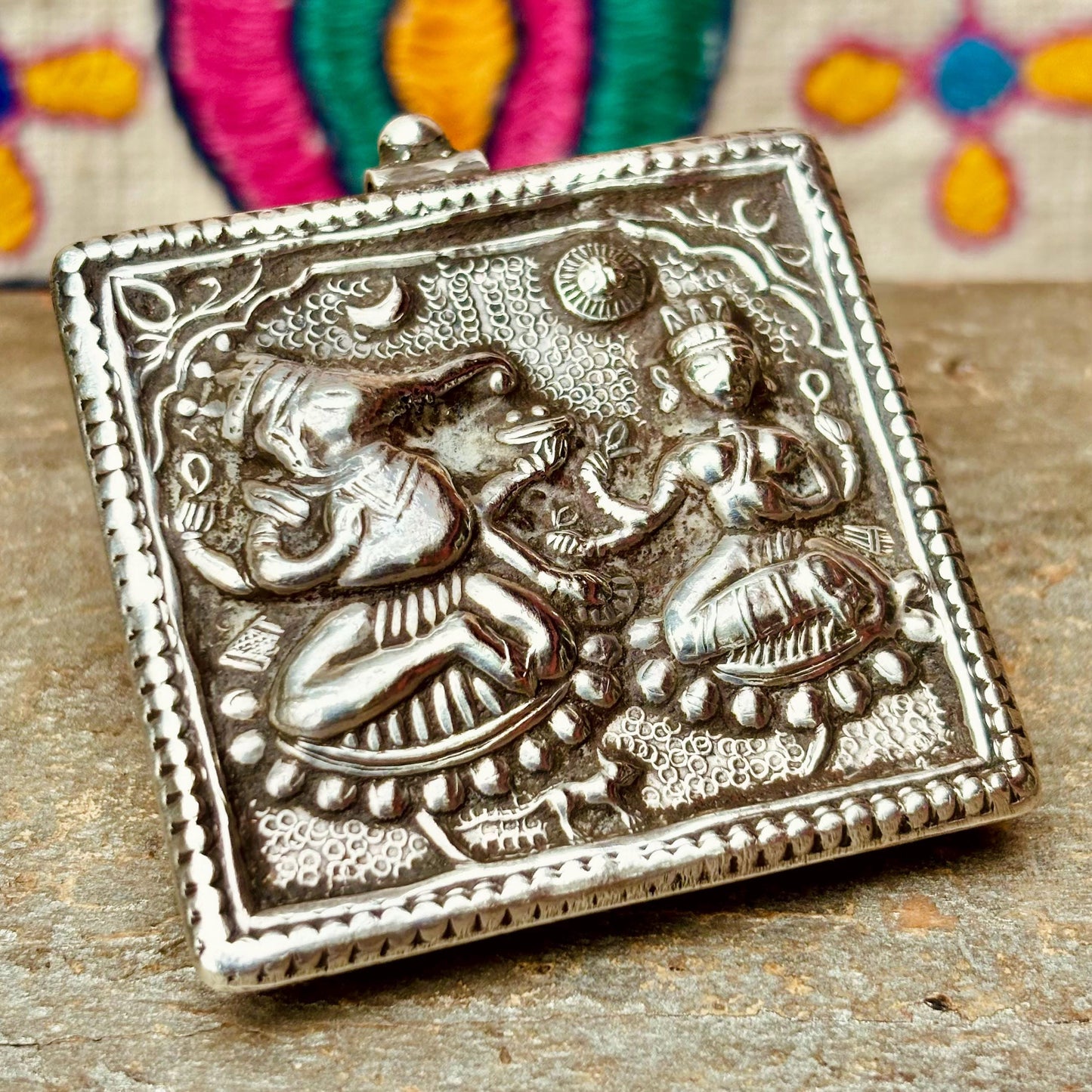 Colgante indio antiguo de plata Ganesh Lakshmi, Amuleto indio vintage, Joya talismán hindú luna y sol, Joya antigua de la India, Rajastán.