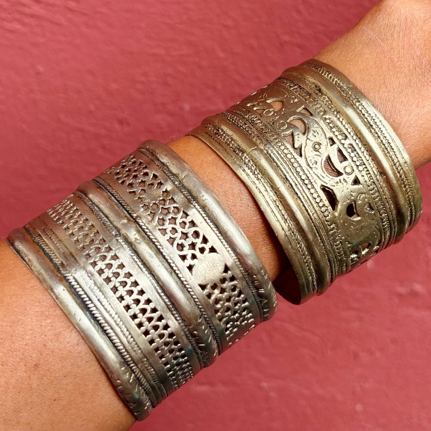 Bracelet tribal boho afghan au Bracelet tribal boho afghan au choix - Manchette métal ethnique ancien tribu kuchi vintage, Bracelet manchette métal ethnique ancien tribu Kuchi vintage, Bijou antique, Danse orientale festival