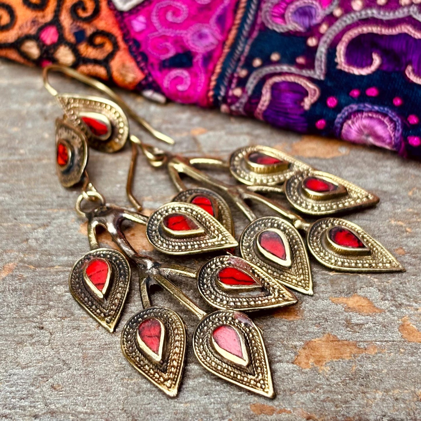 Boucles d’oreille pierre rouge, Boucles orientales boho, vintage, gypsy, asiatique, Feuille, Goutte, Bijou tribus nomades, Cadeau pour femme