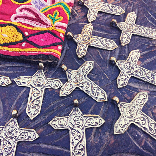 3 pendentifs petite croix métal bronze, Bijou breloque charm croix doré, Style boho vintage ethnique tribal, Fabrication Création bijoux