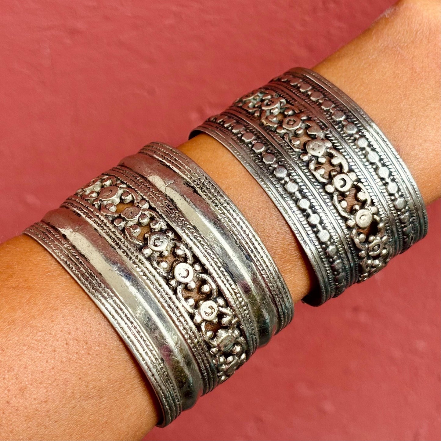 Bracelet tribal boho afghan au Bracelet tribal boho afghan au choix - Manchette métal ethnique ancien tribu kuchi vintage, Bracelet manchette métal ethnique ancien tribu Kuchi vintage, Bijou antique, Danse orientale festival