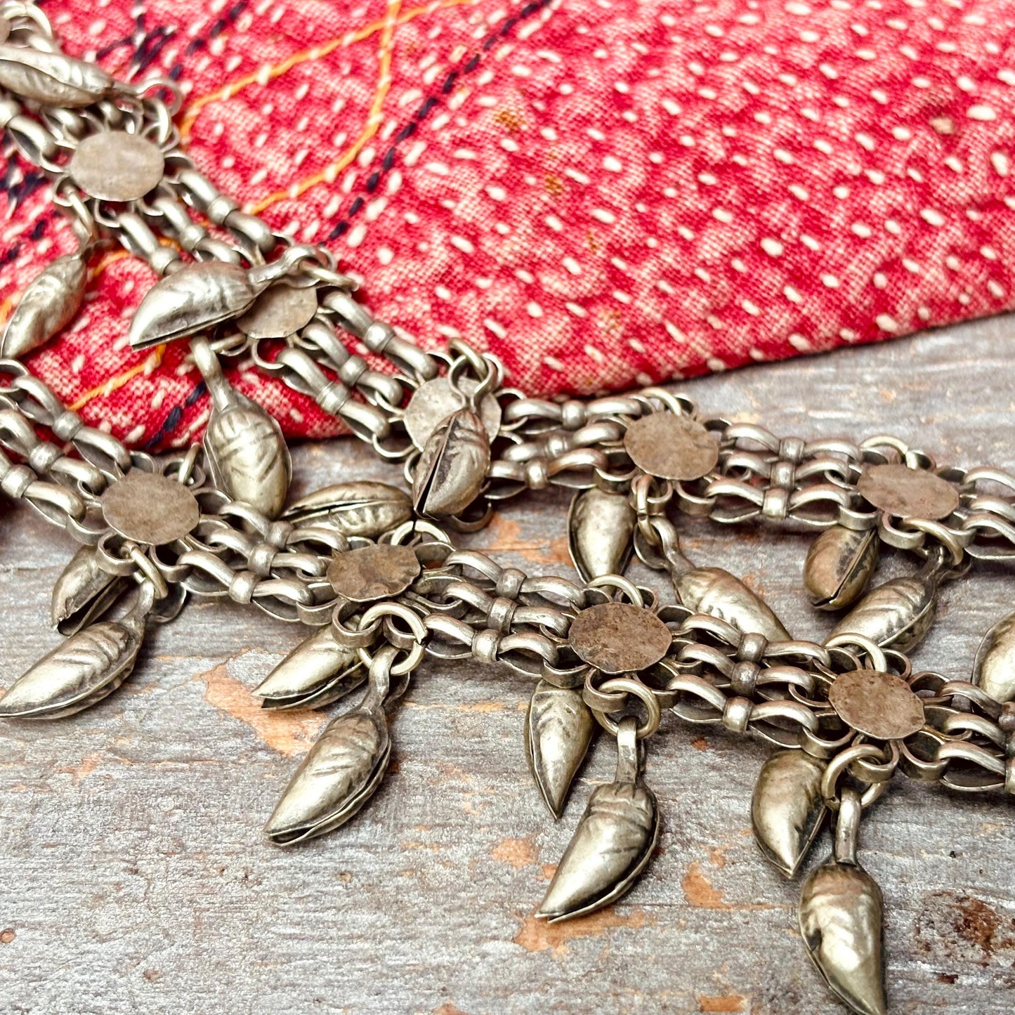 Bohème Tribal Afghan Vintage Charm Necklace, Nomadic Tribe Jewelry, Langes Necklace mit Amulettgehäuse Anhänger, Orientalisch Ethnisch Hippie