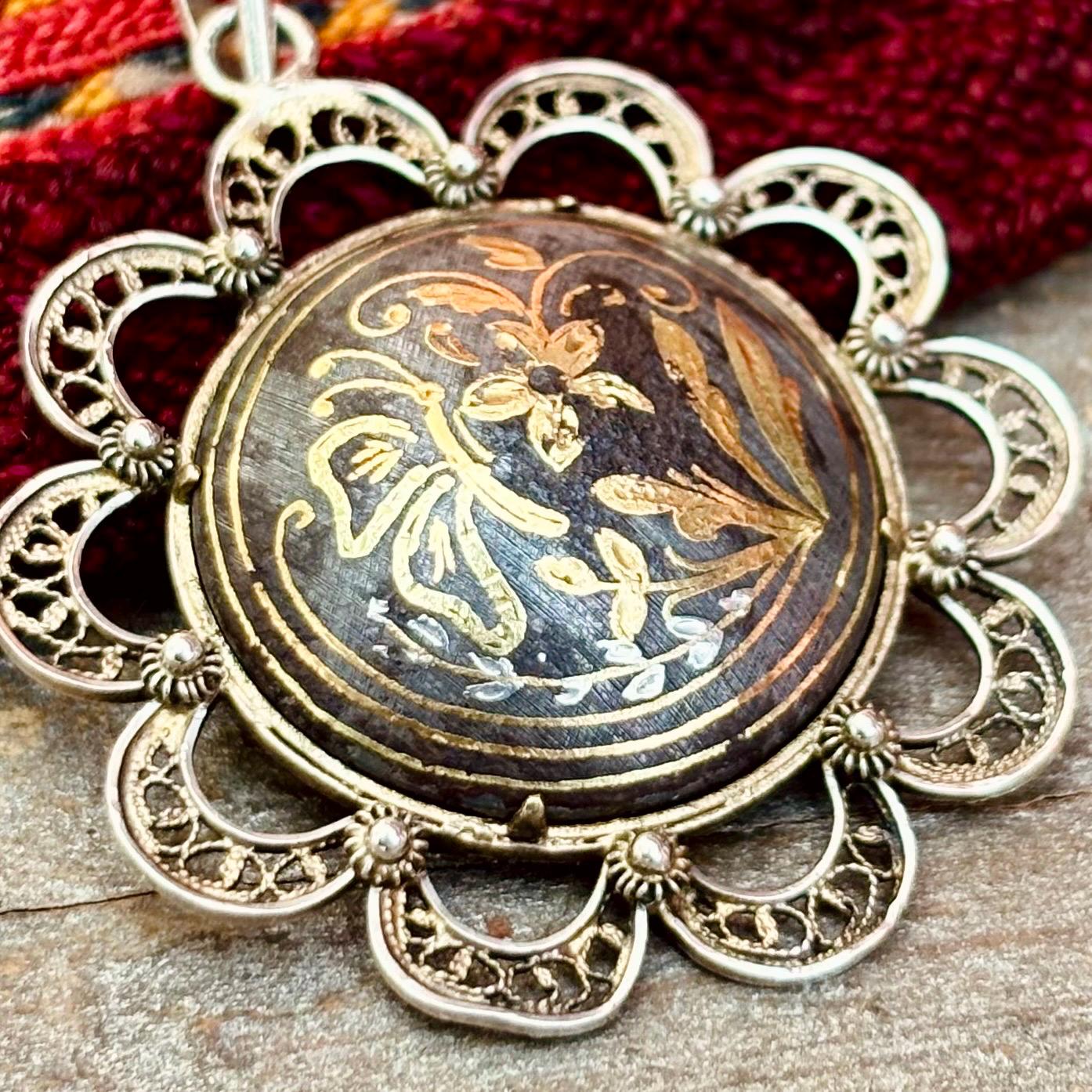 Pendentif vintage damasquiné de Tolède - Bijou espagnol en filigrane