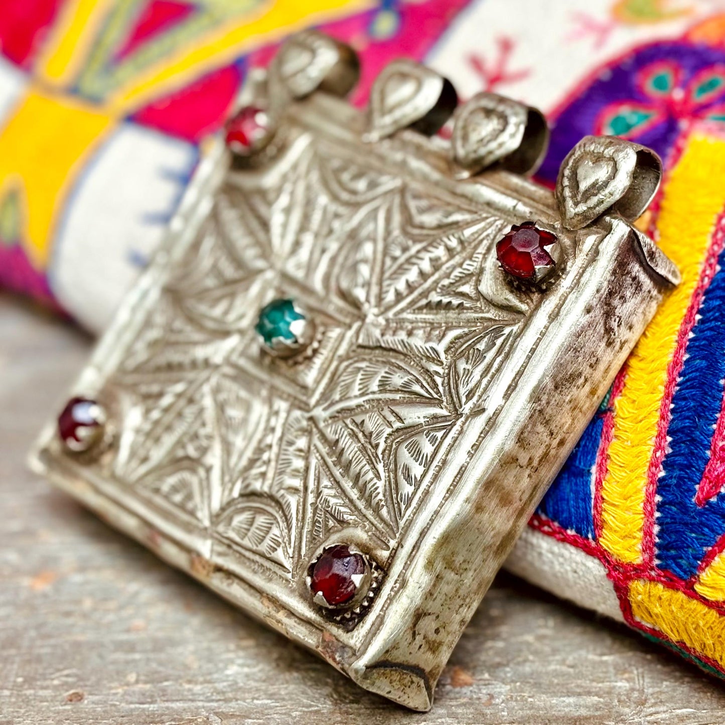 Pendentif tribal carré gravé, bijou ethnique Afghan danse orientale, Pendentif collier vintage Cachemire Bijou asiatique gypsy boho festival