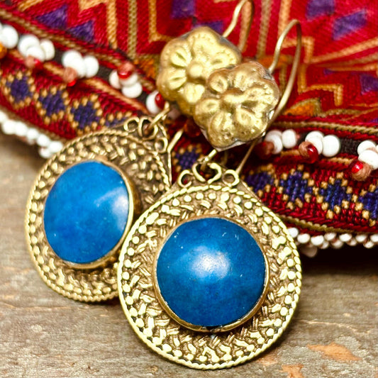 Boucles d'oreille pierre bleue lapis doré rondes, Boucles ethniques boho, Bijou oriental tribal vintage, Tribus nomades Asie, Cadeau femme