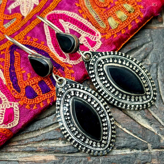 Boucles d’oreille orientales tribales, Pierre noire, Bijoux Indiens Afghans, Boucles d’oreille boho gypsy Bijou vintage asiatique, Cadeau