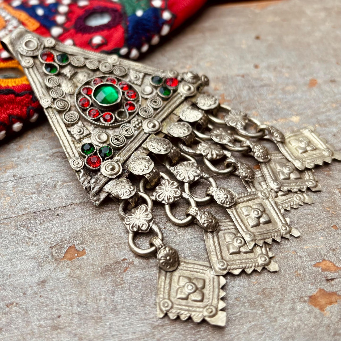 Pendentif tribal triangle vintage, Ornement ethnique danse orientale tribal fusion, Bijou asiatique Afghan Kuchi, Bijou boho chic ancien