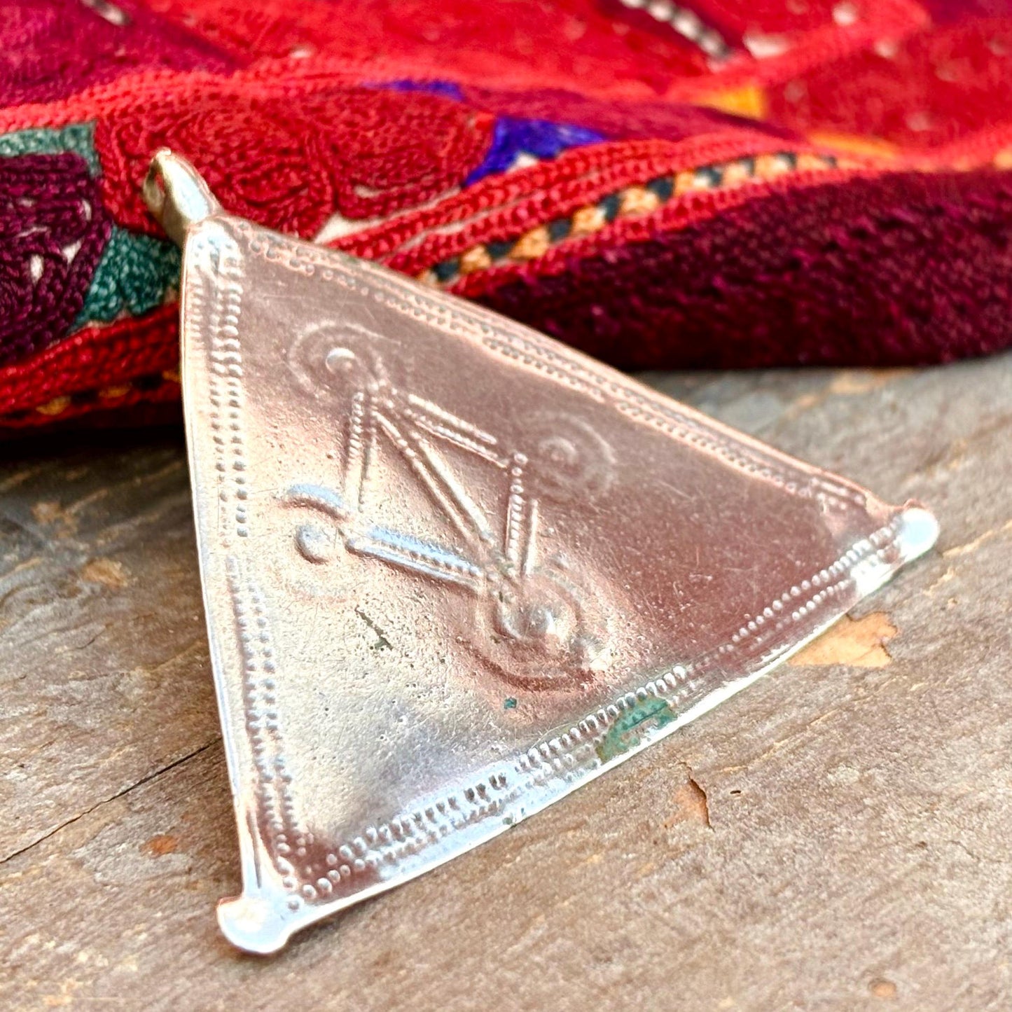 Pendentif triangle argent Berbère - Amulette protectrice du Sahara