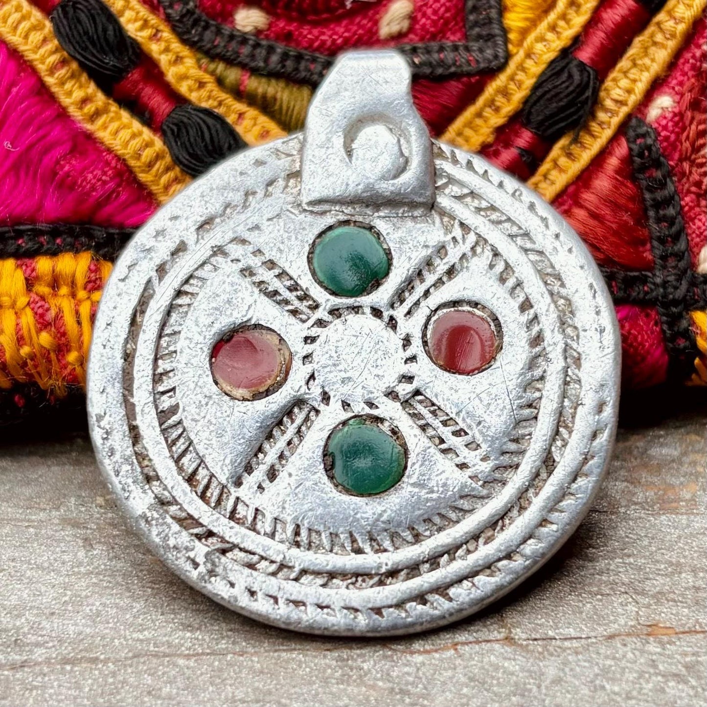 Pendentif rond aluminium vintage, Pendentif ancien métal Ethiopie africain, Antiquités Ethiopie Amulette Talisman, Bijou ethnique tribal