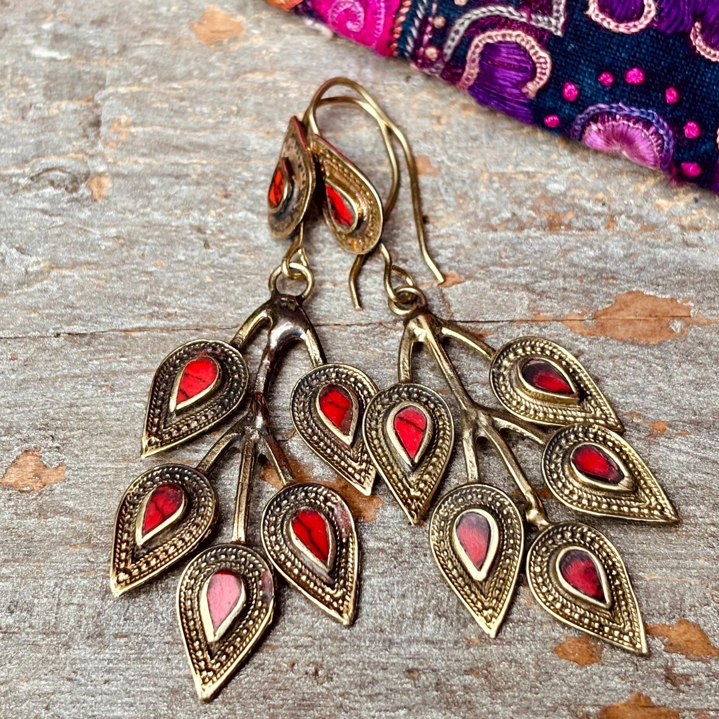 Boucles d’oreille pierre rouge, Boucles orientales boho, vintage, gypsy, asiatique, Feuille, Goutte, Bijou tribus nomades, Cadeau pour femme