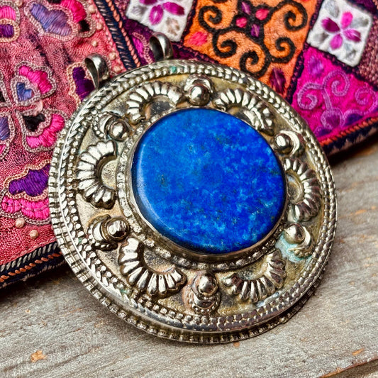 Pendentif Turkmène Rond Lapis Lazuli Argent - Bijou Tribal Ethnique Pierre Bleue - Statement Oriental Vintage