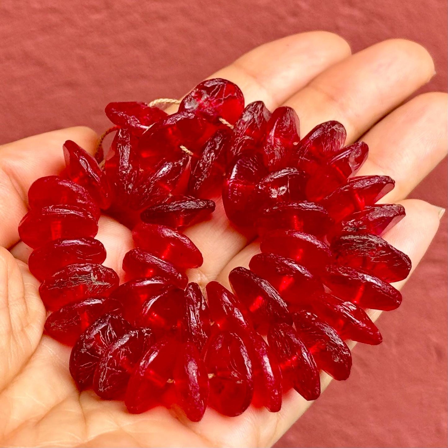 Perles de commerce vaseline rouge soucoupe, Perles antiques en verre de Bohême, Perles anciennes africaines, Perles translucides vintage