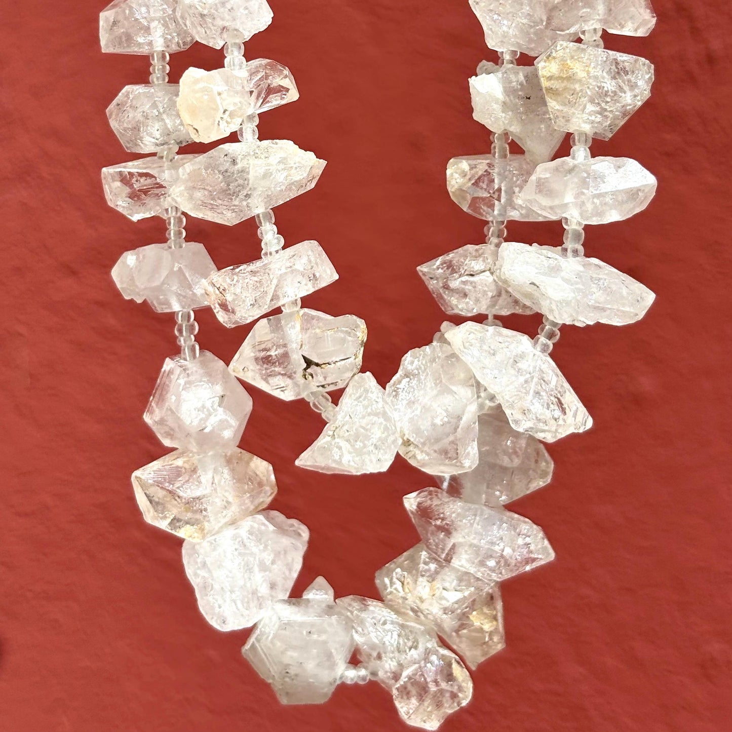 1 rang de perles cristal de roche, Perles pierre naturelle quartz brut, Perle pierre semi précieuse véritable, Pointe quartz cristal sur fil