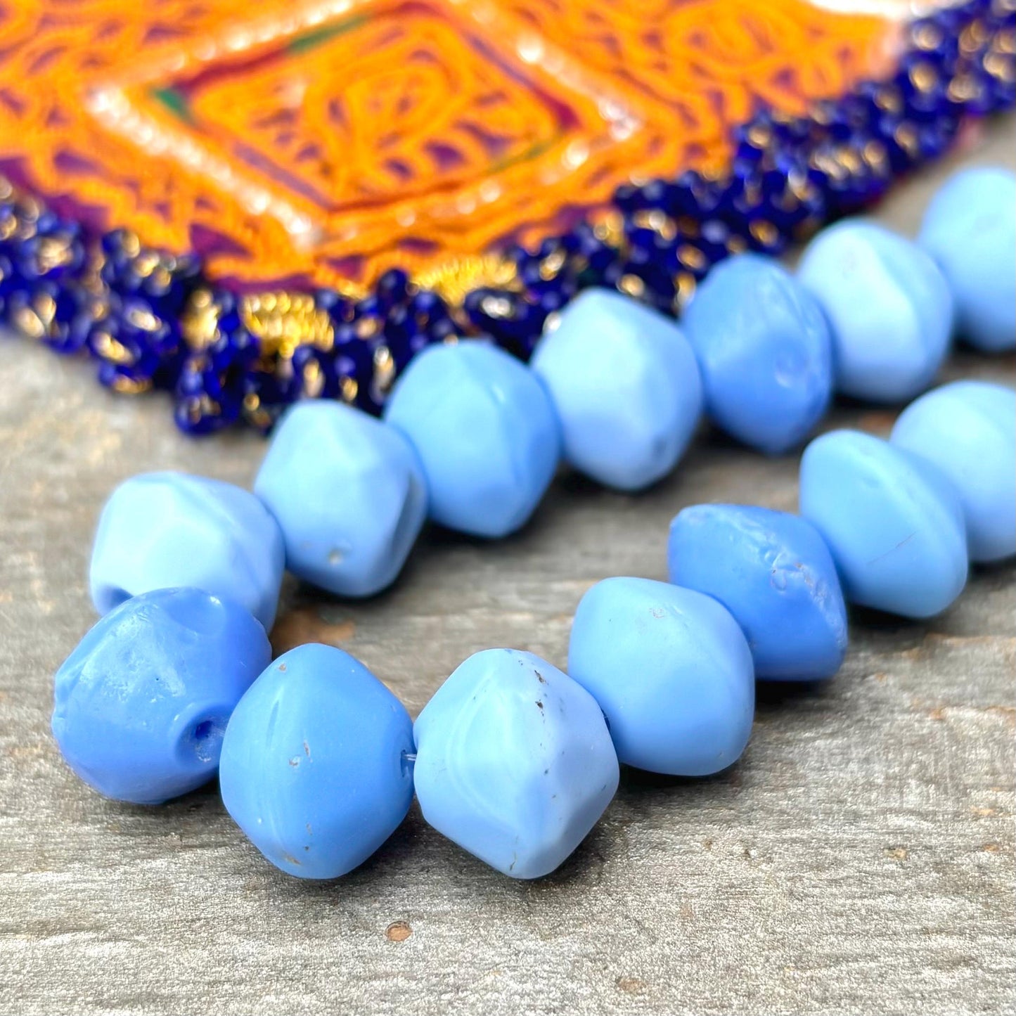 Perles Bohême Vaseline Antiques Bleues - Perles Commerce Africaines Verre Tchèque - Bicône Bleu Ciel Lavande Vintage