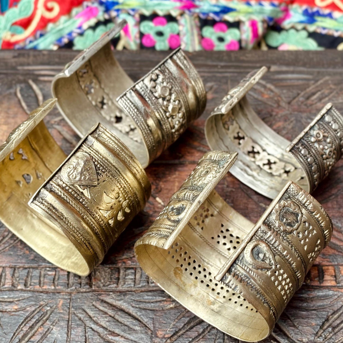 Bracelet tribal boho afghan au Bracelet tribal boho afghan au choix - Manchette métal ethnique ancien tribu kuchi vintage, Bracelet manchette métal ethnique ancien tribu Kuchi vintage, Bijou antique, Danse orientale festival