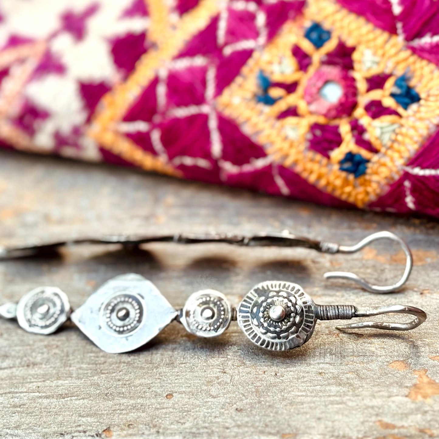 Boucles d'oreille anciennes tribales rigides, Vieilles boucles d'oreille ethniques boho Afghanistan, Bijou bohème oriental tribu asiatique