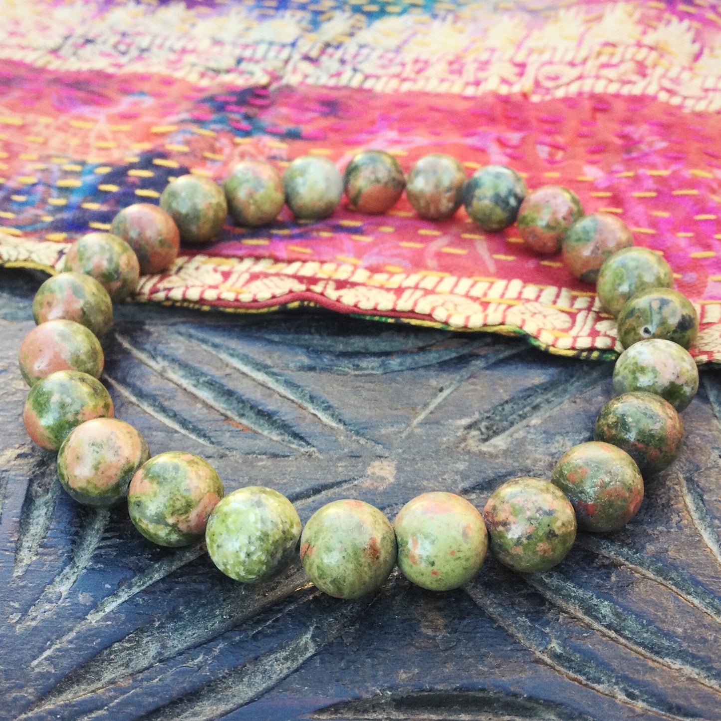 Unakit, Armband grüne Steine, Armband Naturstein, Armband Edelstein, Stein Eigenschaften, Schmuck Naturstein, Runde Perle 8mm