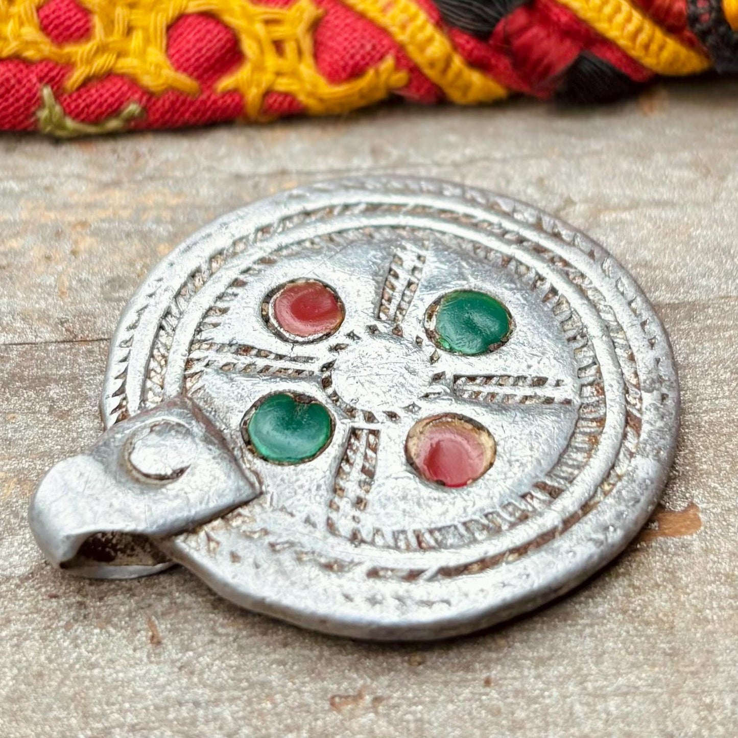 Pendentif rond aluminium vintage, Pendentif ancien métal Ethiopie africain, Antiquités Ethiopie Amulette Talisman, Bijou ethnique tribal