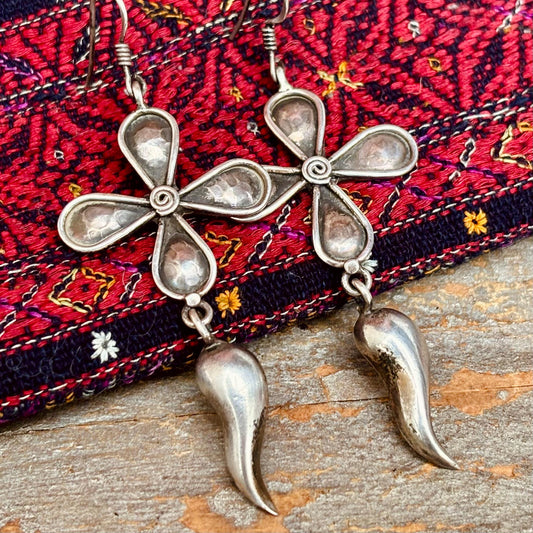 Boucles d'oreille argent 925 Inde, Bijou ancien artisanal fait-main, Style bohème oriental vintage, Fleur Trèfle Piment, Cadeau pour femme