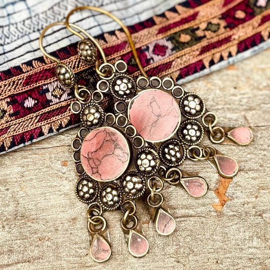 Boucles d’oreille pierre rose élégante tribale orientale vintage, Cadeau pour femme, Boucles d’oreille boho asiatiques orientales fleur rose