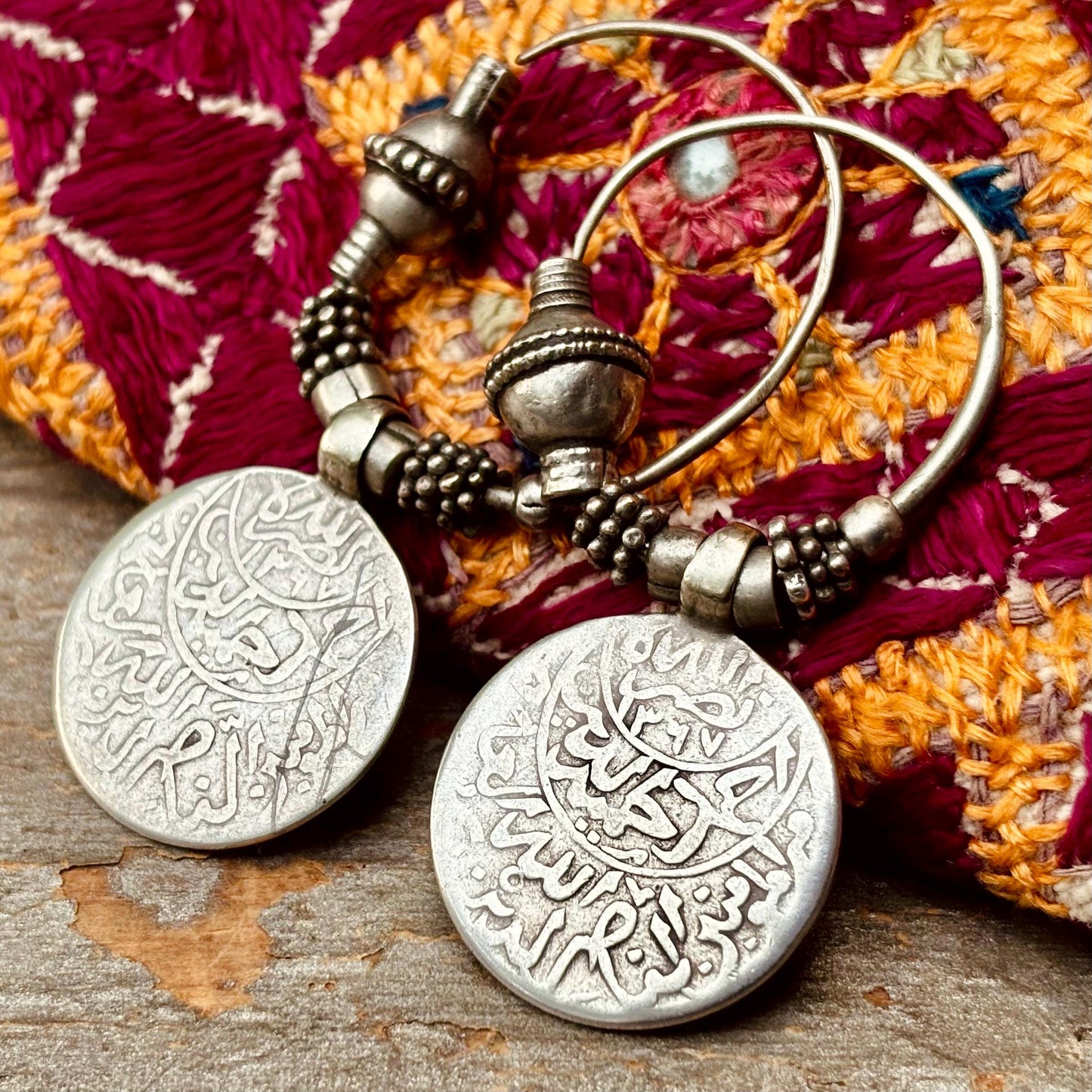 Anneaux argent ancien, Boucles d'oreille créole disque pièce Moghol antique, Bijou ethnique tribal, Style bohème oriental Asie, Cadeau femme