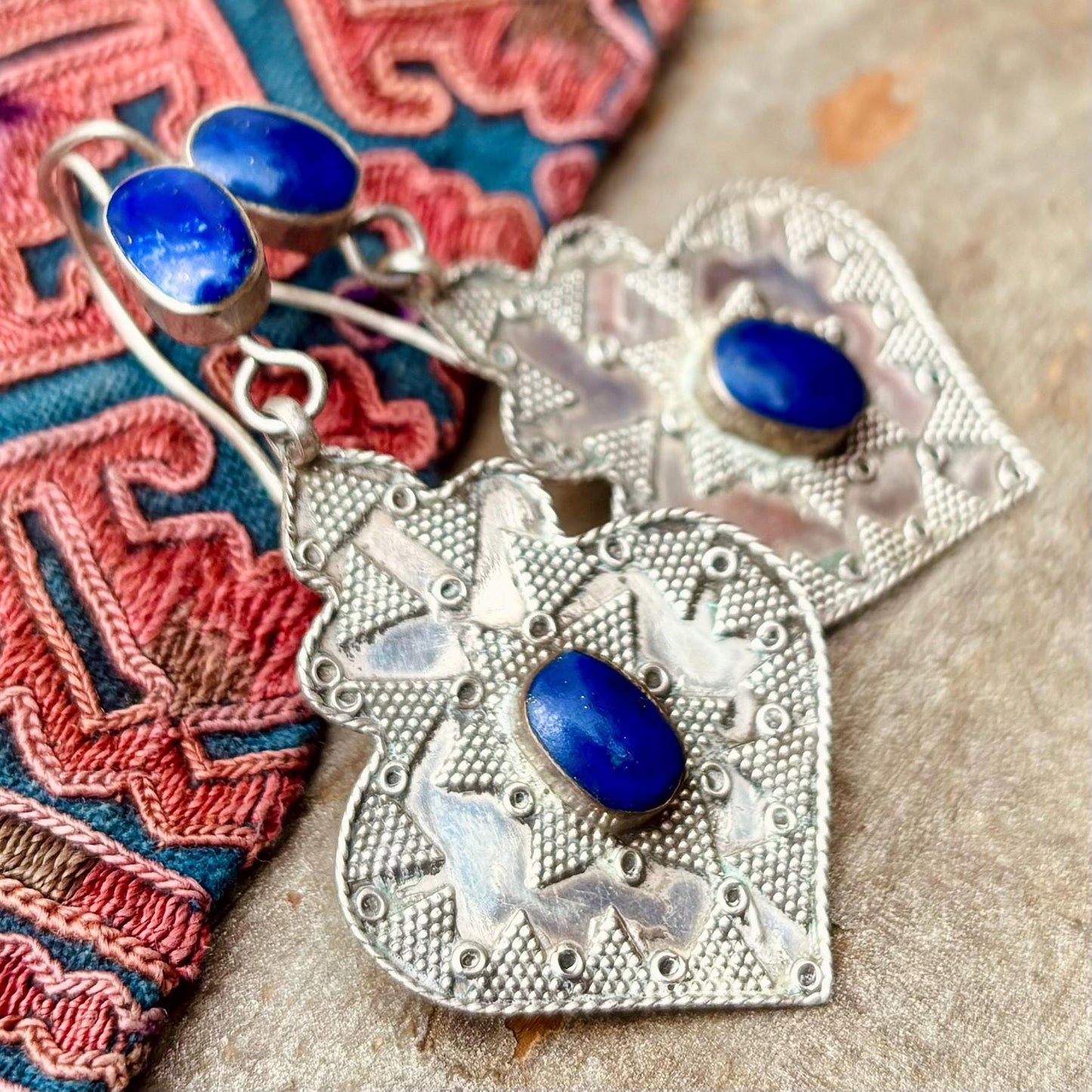 Boucles d'Oreilles Turkmènes Asyk Cœur Argent Lapis Lazuli - Bijou Tribal Ethnique Pierre Bleue - Statement Bohème Oriental