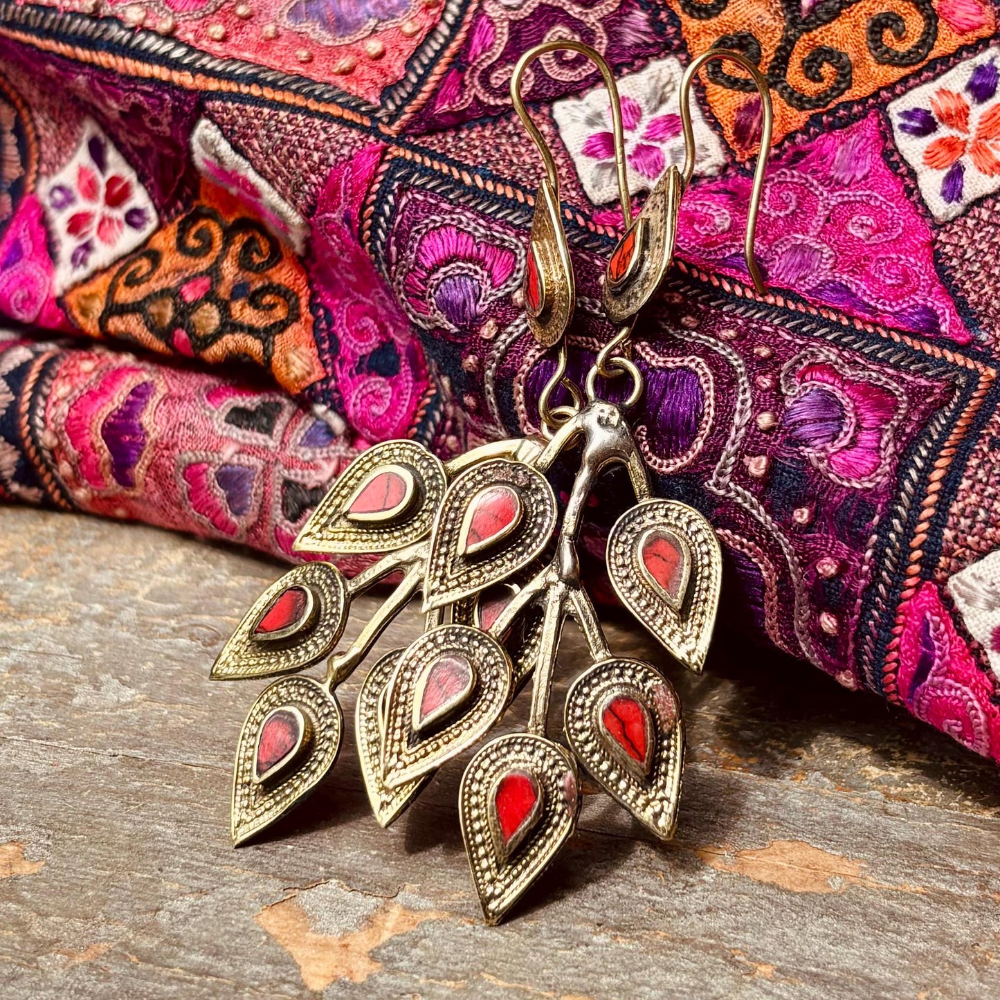 Boucles d’oreille pierre rouge, Boucles orientales boho, vintage, gypsy, asiatique, Feuille, Goutte, Bijou tribus nomades, Cadeau pour femme