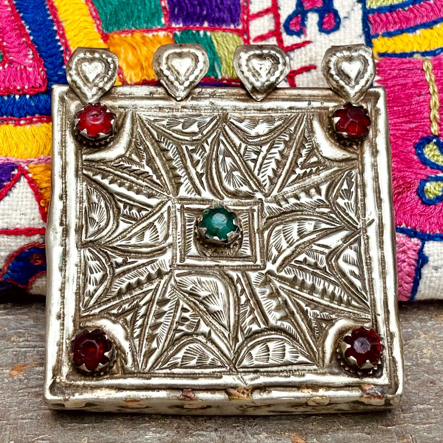 Pendentif tribal carré gravé, bijou ethnique Afghan danse orientale, Pendentif collier vintage Cachemire Bijou asiatique gypsy boho festival