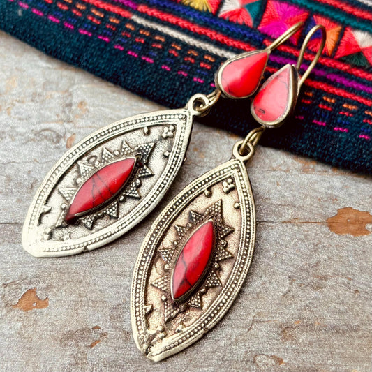 Boucles d’oreille tribale pierre rouge, Boucles d'oreille pendante dorée élégante vintage, orientale, gypsy bohème Kazakh, Cadeau pour femme
