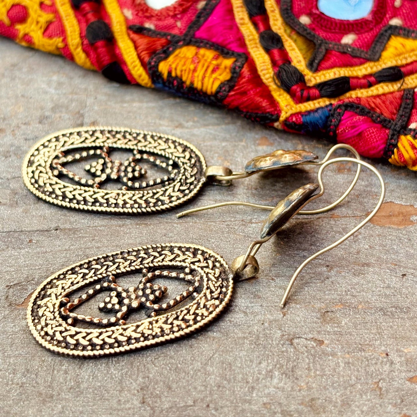 Boucles d’oreille dorée ovale filigrane, Boucles d’oreille Kazakh, Bijoux ethniques, Boucles ethniques tribales orientales élégantes, Cadeau