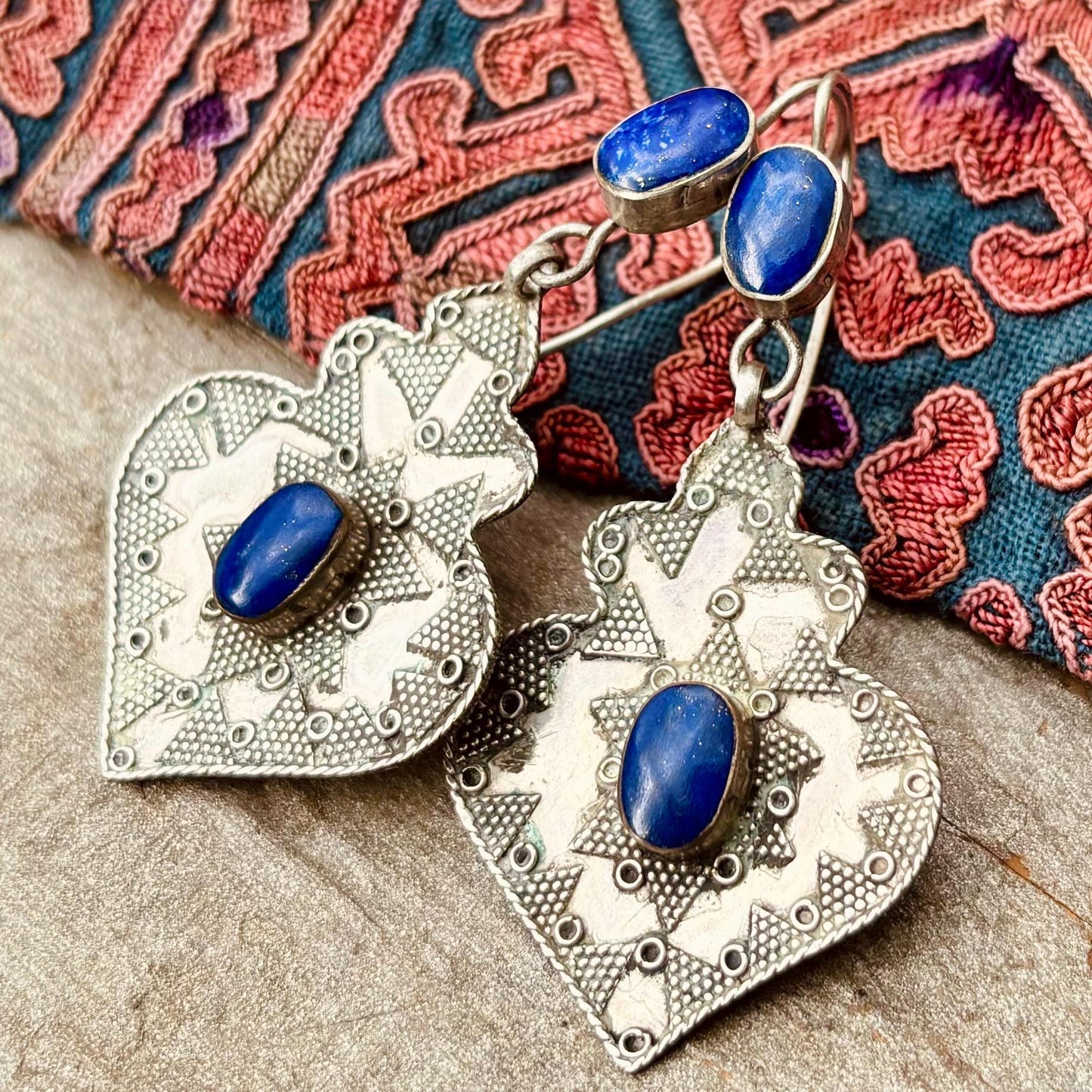 Boucles d'Oreilles Turkmènes Asyk Cœur Argent Lapis Lazuli - Bijou Tribal Ethnique Pierre Bleue - Statement Bohème Oriental
