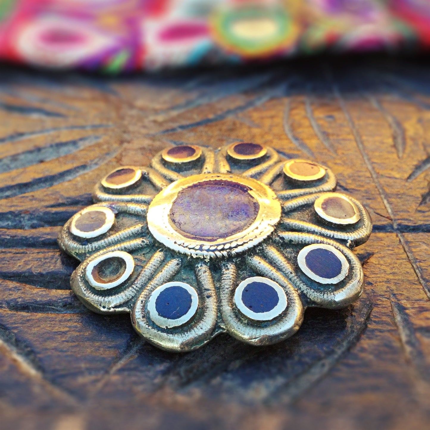 Bouton lapis-lazuli argenté fleur, Bouton vintage tribal ancien, Costume ethnique afghan, Bijoux ornements boho nomades afghans, Fournitures