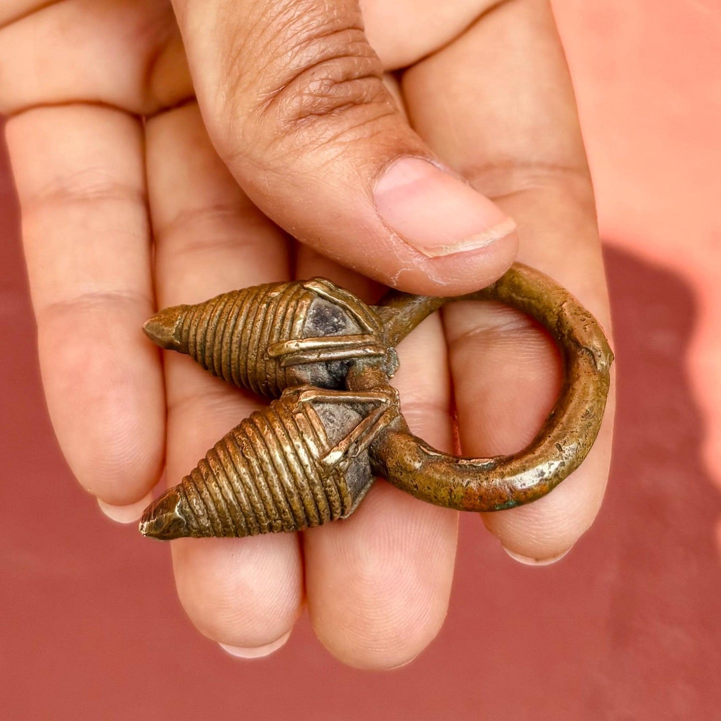 Bague amulette Dogon ancienne en bronze - Bijou tribal du Mali