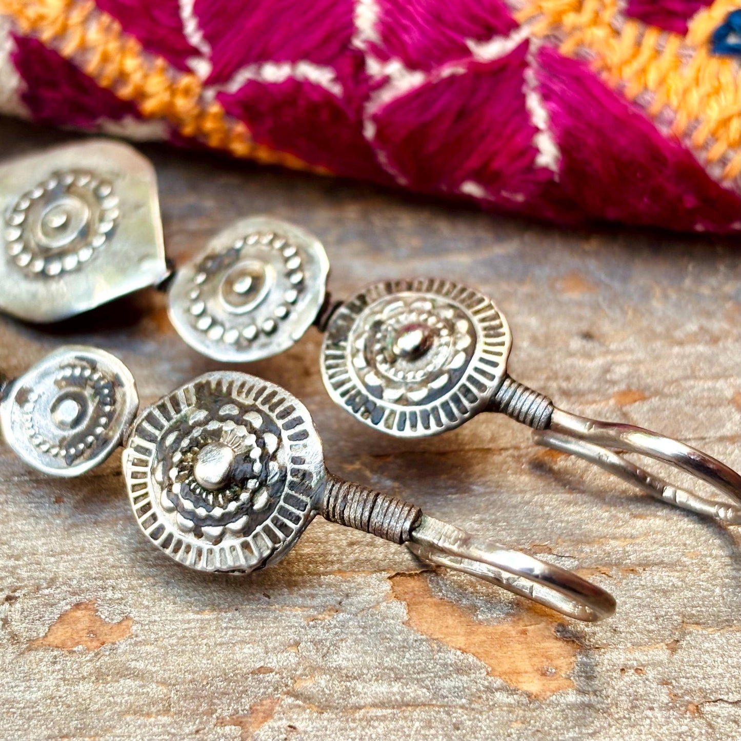 Boucles d'oreille anciennes tribales rigides, Vieilles boucles d'oreille ethniques boho Afghanistan, Bijou bohème oriental tribu asiatique