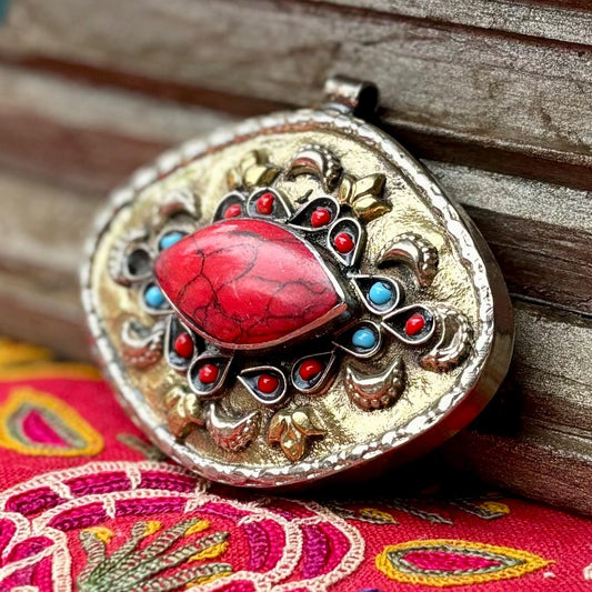Pendentif tribal ethnique pierre rouge ovale, Bijou asiatique oriental afghan, Collier tribal vintage, Style boho gypsy danse orientale