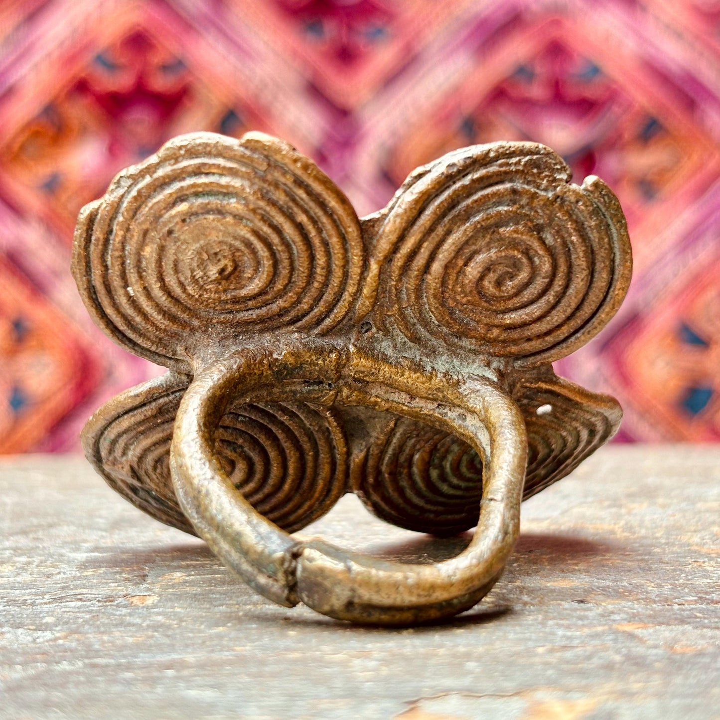 Bague Dogon bronze ancienne, Vieille bague africaine Mali nénuphar, Amulette talisman tribal, Bijou ethnique vintage Afrique de l'Ouest